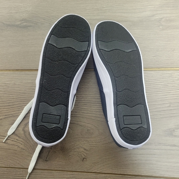 NWOT Navy size 6 American Eagle tennis shoes - Picture 2 of 4